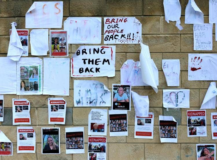 Foto degli ostaggi (Afp)
