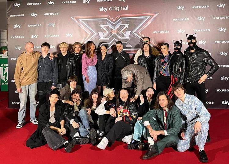 Giudici e concorrenti di X Factor nella conferenza stampa di lancio dei Live