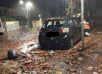 Bad weather in Tuscany, tornado on Torre del Lago: “Roofs uncovered”