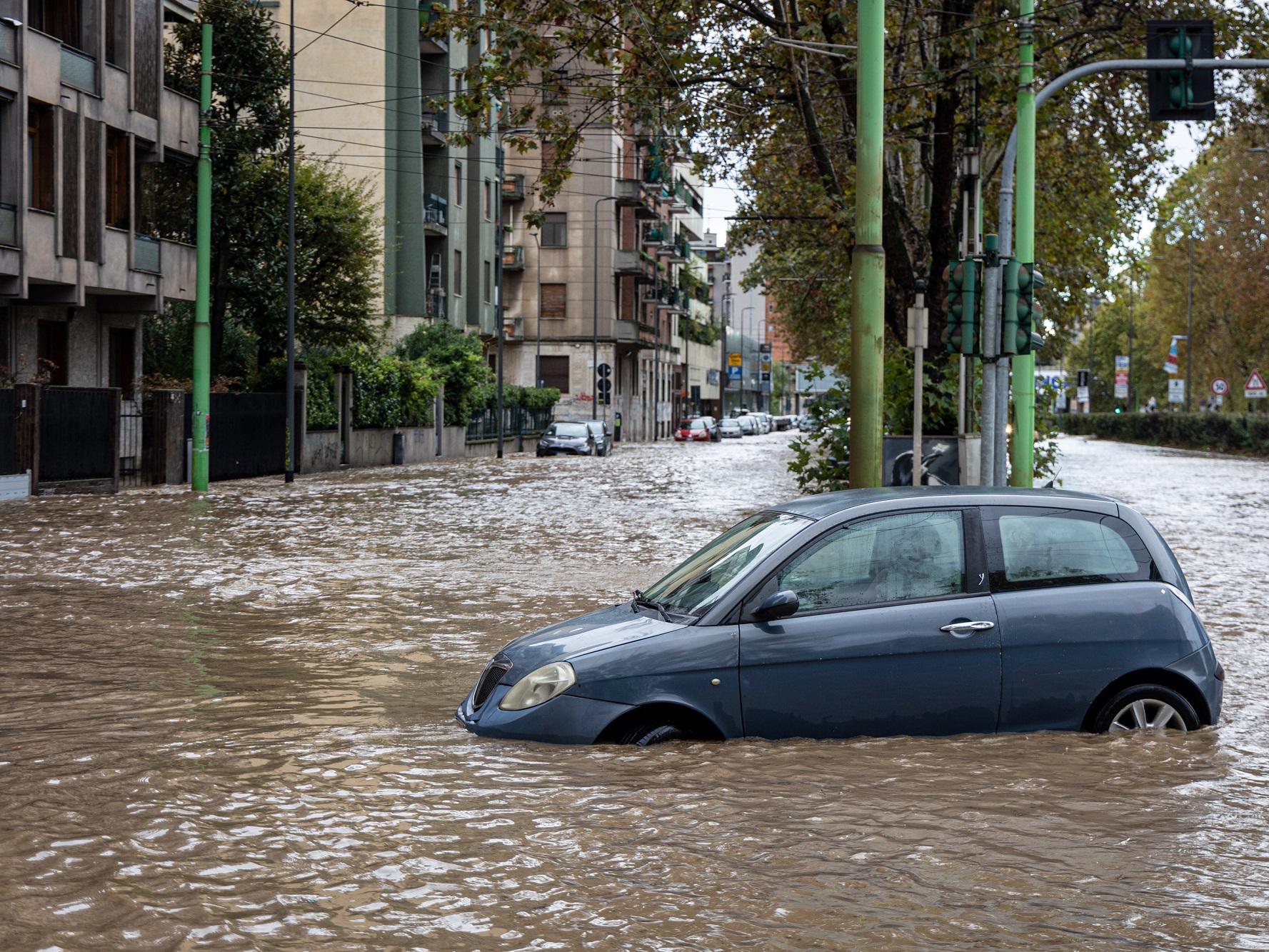 Bomba d'acqua su Milano, esonda il Seveso: allagati interi quartieri - Foto