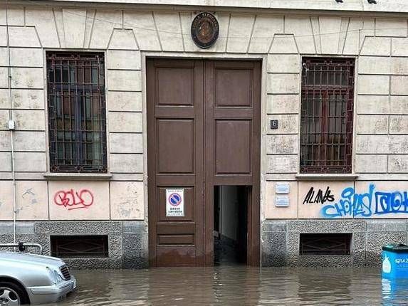 Bomba d'acqua su Milano, esonda il Seveso: allagati interi quartieri - Foto