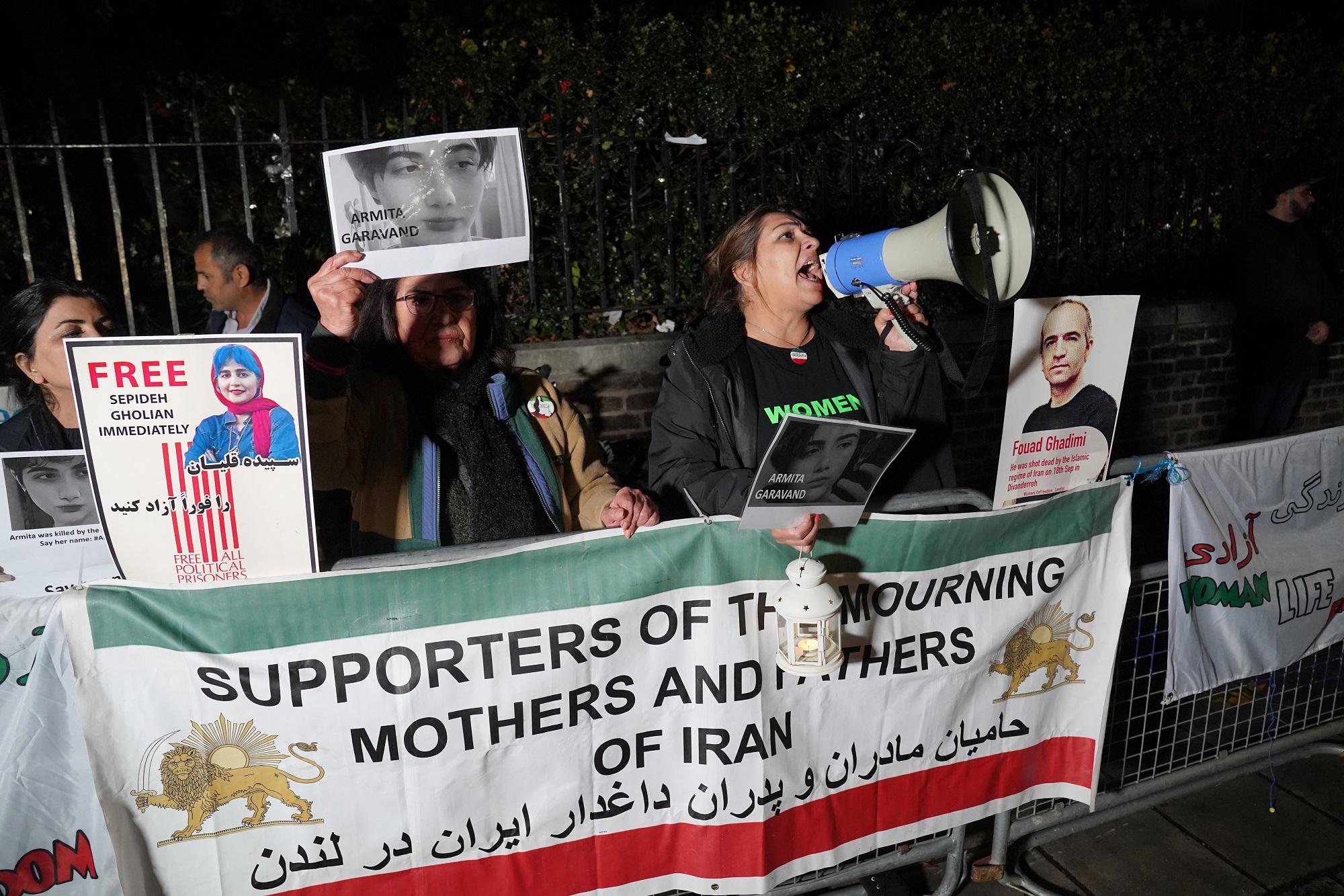Iran presiede il Forum sui diritti umani: dagli attivisti alla politica, esplode la protesta