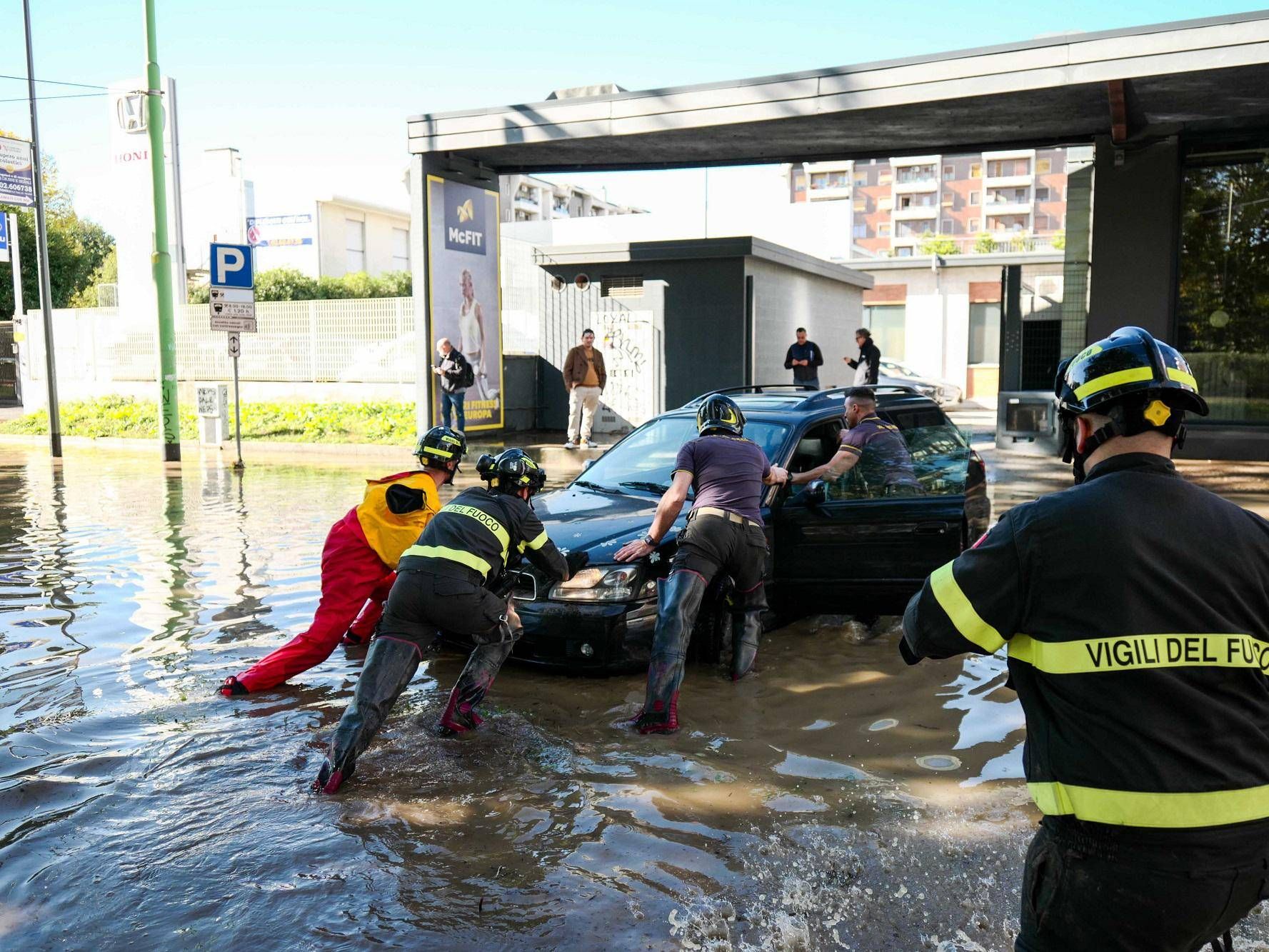 Bomba d'acqua su Milano, esonda il Seveso: allagati interi quartieri - Foto