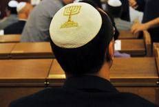 https://www.adnkronos.com/resources/0287-195a312bc2e2-488bfd9cd220-1000/format/medium/rit_kippah_ebraismo_sinagoga_fg.jpeg