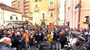Elisa Claps, large crowd in the square against reopening of the Trinità church