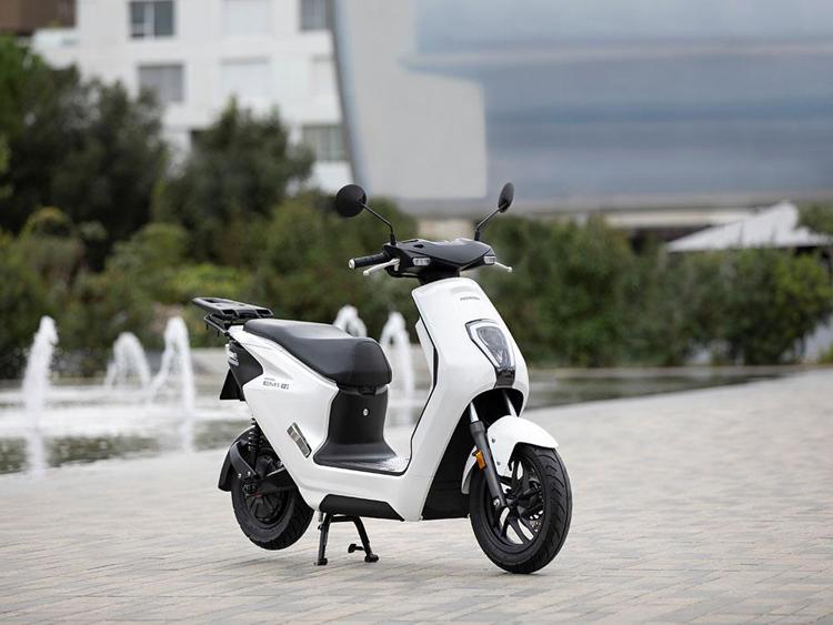 Honda EM1 e: arriva in Italia il nuovo scooter elettrico