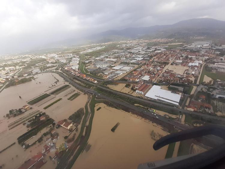 Sanità: alluvione Toscana, Sima 'rischi salute da tonnellate rifiuti in strada'