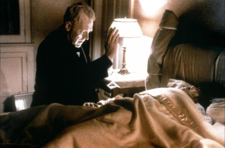 Dal film 'L'esorcista'. Nella foto Max von Sydow (Fotogramma)