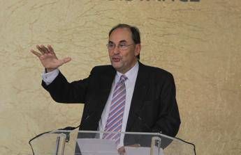 Spain, shots fired at Vox founder: Vidal-Quadras hit in the face