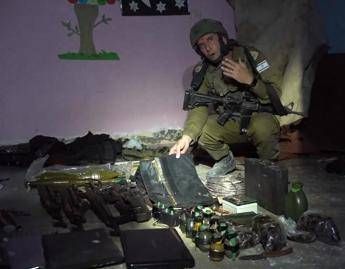 Gaza, Israeli soldiers: “Here is the Hamas base in the hospital, there were hostages here”