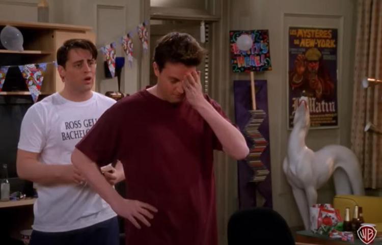 Matt LeBlanc e Matthew Perry come Joey e Chandler in un episodio di Friends - Warner /YouTube