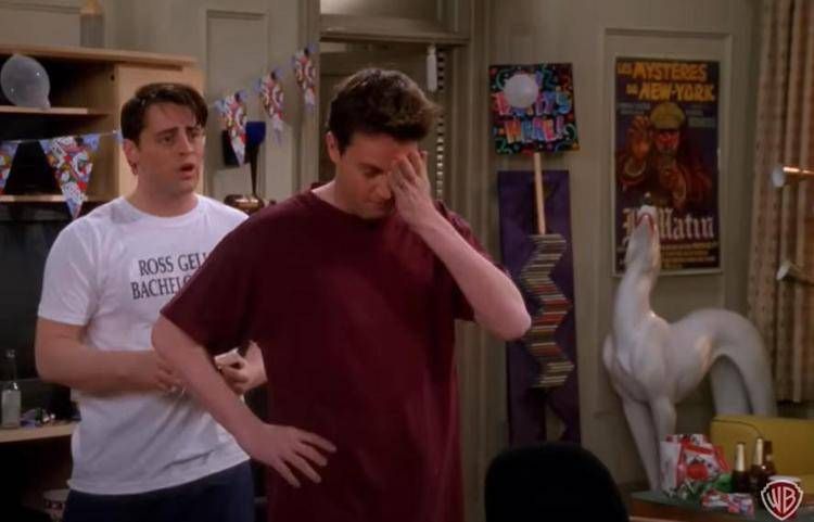 Matt LeBlanc e Matthew Perry come Joey e Chandler in un episodio di Friends - Warner /YouTube