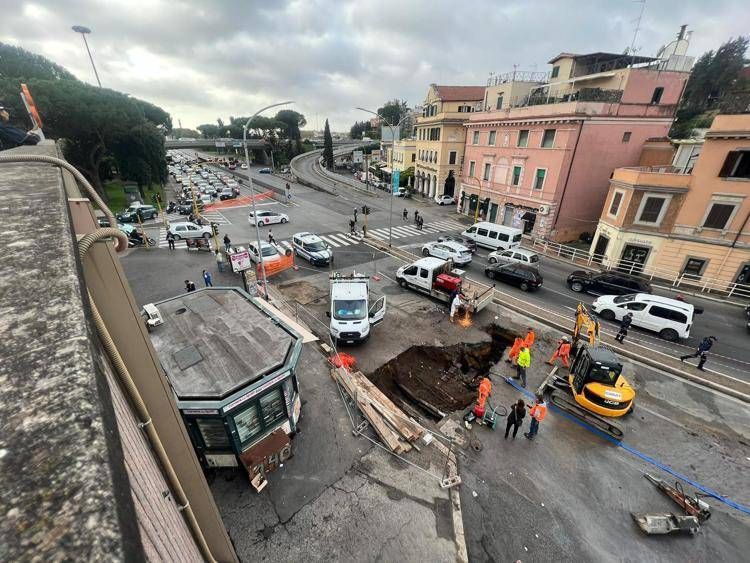 La voragine a Corso Francia
