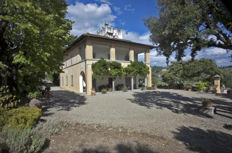 La villa di Michelangelo venduta per 8 milioni di euro