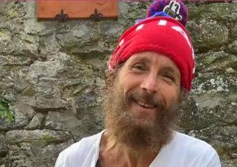 Jovanotti: “I still can’t walk without crutches, what a mess I’ve made!”