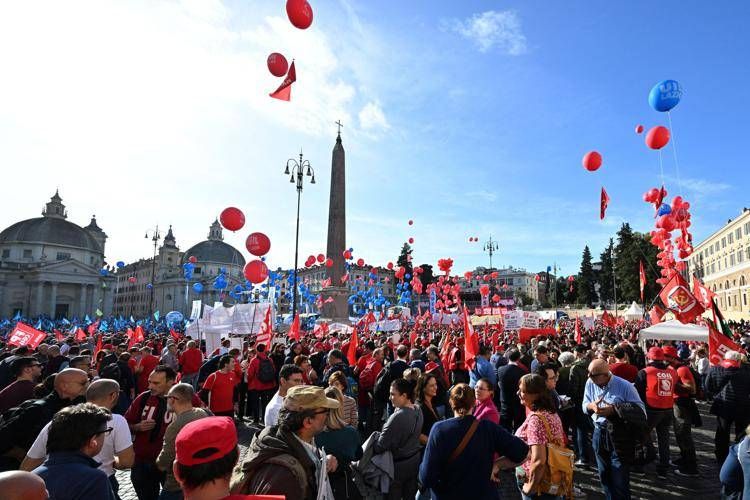 Sciopero generale Cgil e Uil, piazza del Popolo a Roma - (Afp)