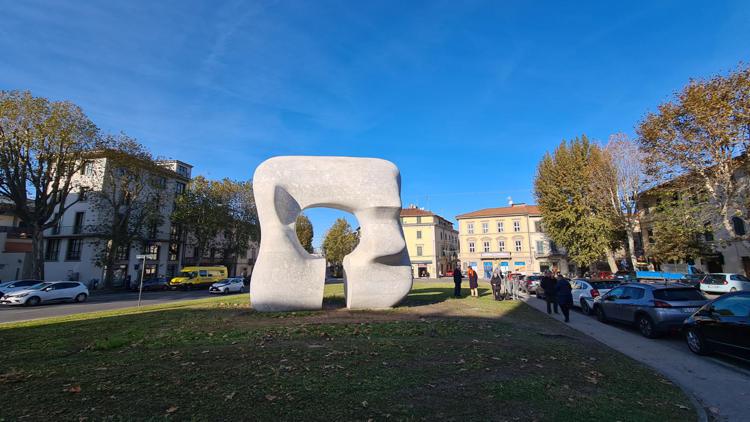 Nuova vita per la scultura di Henri Moore simbolo di Prato