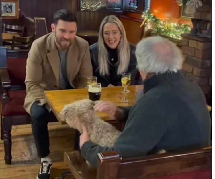 Un anziano, un cane e un pub irlandese: ecco lo spot di Natale 'più bello' - Video