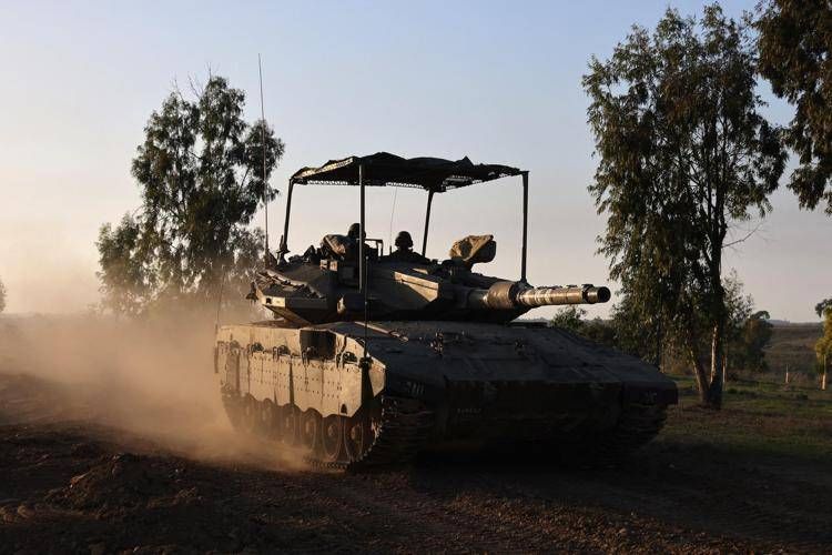 Tank israeliano al confine con Gaza - Afp