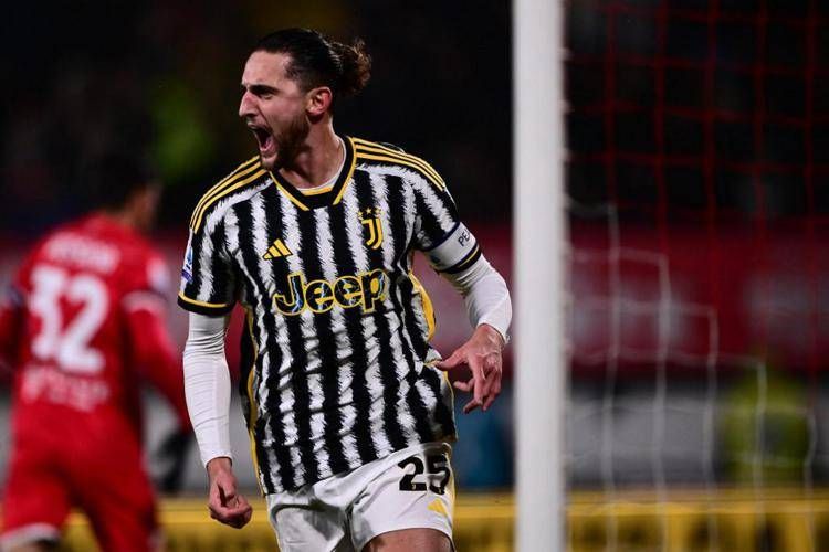 Rabiot esulta per il gol