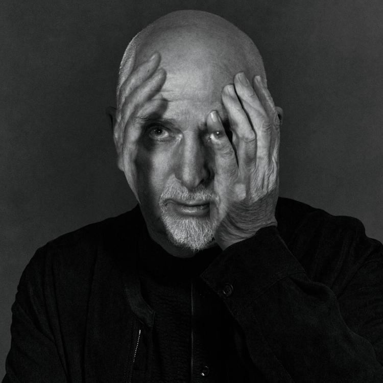 Peter Gabriel sulla copertina dell'album 'i/o'