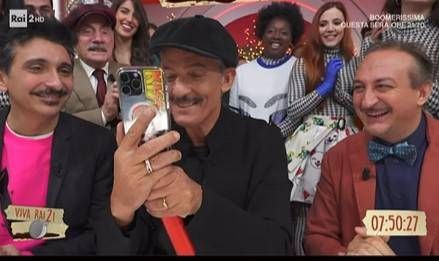  Sanremo-2024-Fiorello-e-l-audio-di-Pier-Silvio-Berlusconi-Viene-gratis-su-Canale-5-