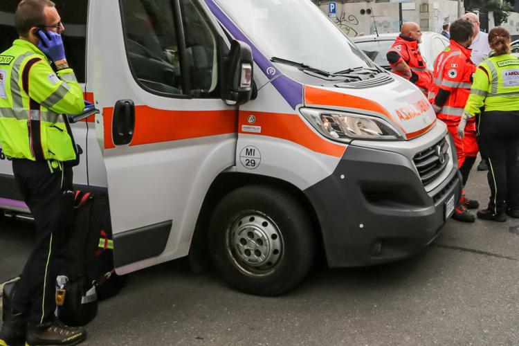 Soccorritori in ambulanza - Fotogramma