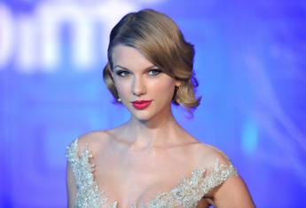 Taylor Swift, artist and businesswoman capable of influencing the masses