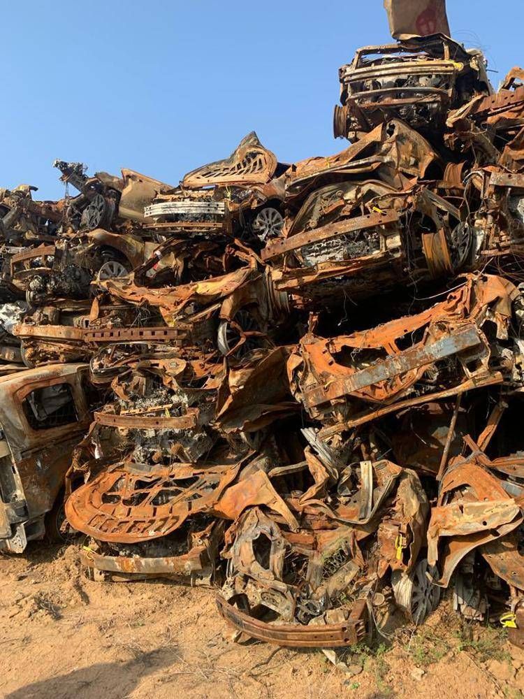 Le auto carbonizzate dei ragazzi massacrati al festival Supernova