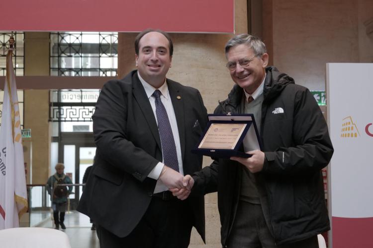 La consegna del premio a Paolo Ruffini, Prefetto del Dicastero per la comunicazione della Santa Sede