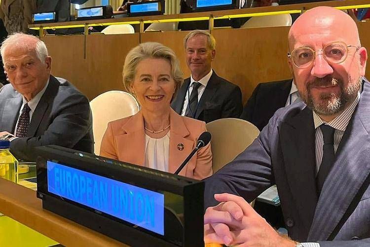 Ursula Von Der Leyen, Charles Michel e Josep Borrell - (Fotogramma)