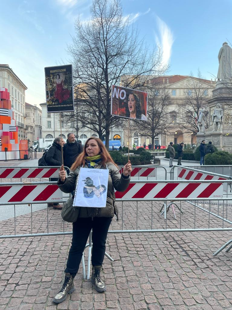 Scala: sul palco russa Netrebko, protesta attivista ucraina ‘fa propaganda a Putin