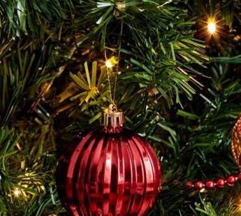 Pioggia di album sotto l'Albero di Natale, tra tradizione e innovazione