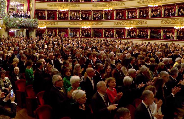 Pubblico alla prima della Scala di Milano - (Fotogramma)