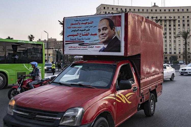 Cartelloni elettorali per al-Sisi in Egitto - Afp