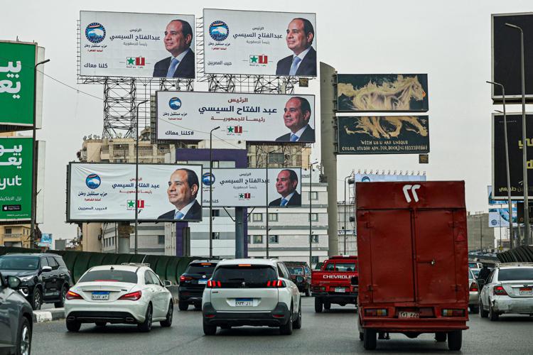 Cartelloni elettorali per al-Sisi in Egitto - Afp