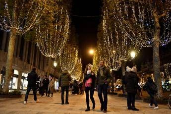 Covid e influenza, Natale a rischio? L'appello degli esperti per 'salvare' le feste