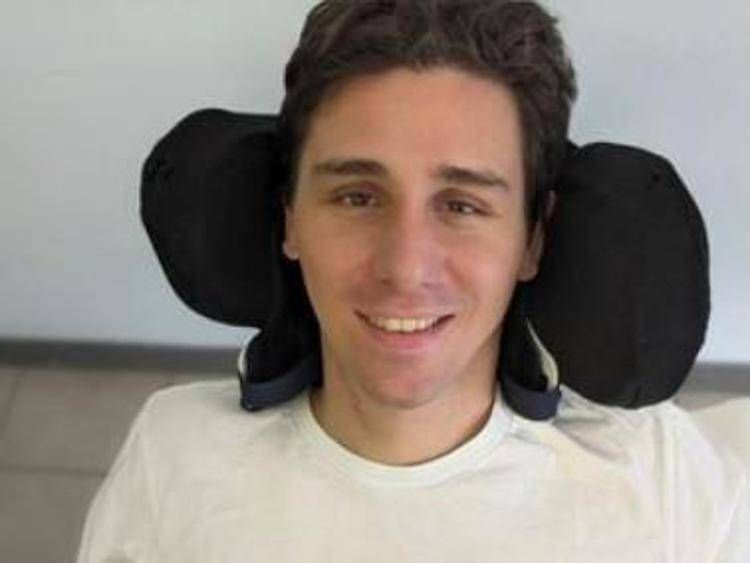 Leonardo Lotto, studente paralizzato dopo tuffo: "Mio discorso in Uk virale? Stupito e felice" Leonardo Lotto, studente paralizzato dopo tuffo: "Mio discorso in Uk virale? Stupito e felice"
