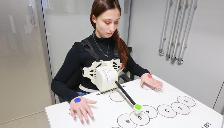 Controllare braccio robotico con il respiro, studio su cervello