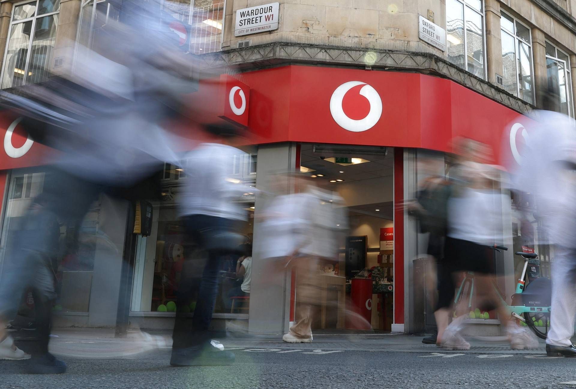 Iliad proposes a merger with Vodafone Italia - Vimarsana News