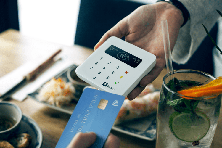 Natale, boom di pagamenti digitali per lo shopping