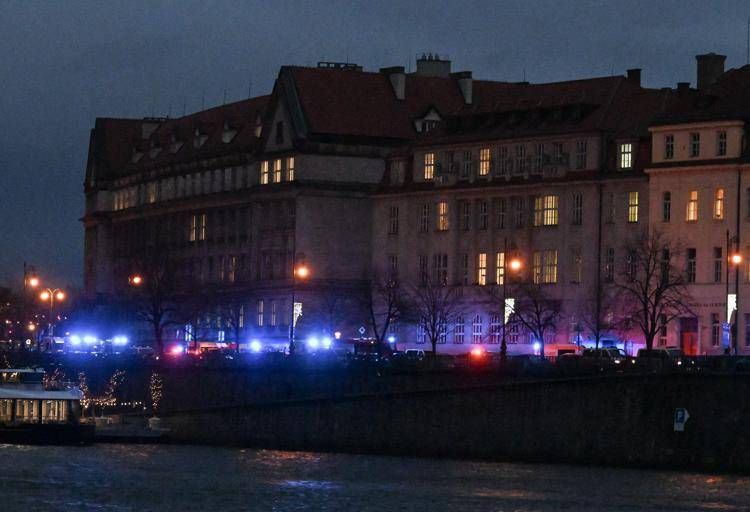 Praga, sparatoria all'università: 10 morti e decine di feriti Praga, sparatoria all'università: 10 morti e decine di feriti