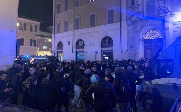 Gli scontri del 22 dicembre davanti Montecitorio (Adnkronos)