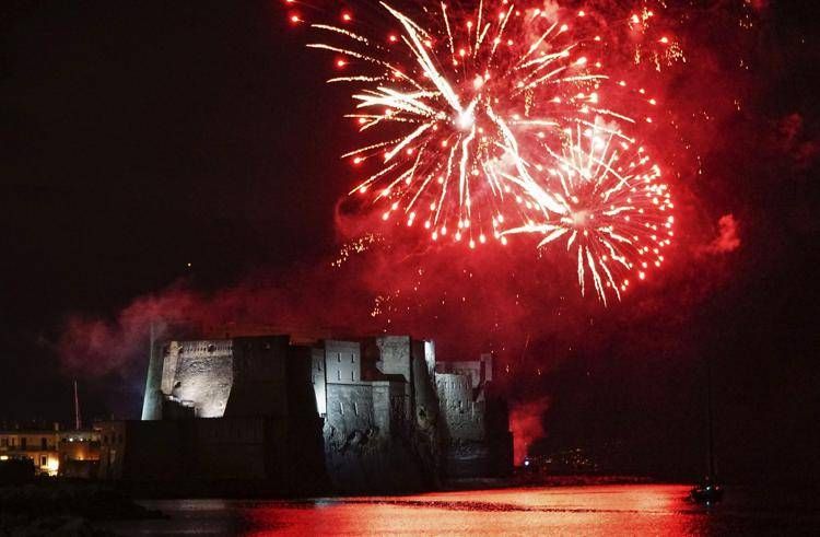Capodanno, a Napoli un morto e 2 feriti per proiettili vaganti Capodanno, a Napoli un morto e 2 feriti per proiettili vaganti