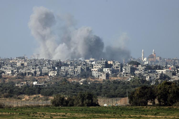 Hamas ha lanciato 27 razzi contro Israele allo scoccare del nuovo anno a mezzanotte - (Afp)