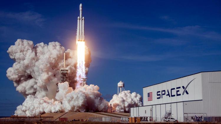SpaceX di Musk lancia i satelliti per usare lo smartphone ovunque nel mondo