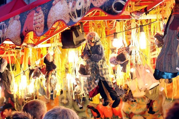 Bancarelle per la Befana - Fotogramma