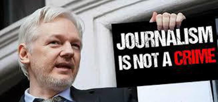 Assange è imprigionato da oltre 4 anni nel carcere londinese di Belmarsh. 