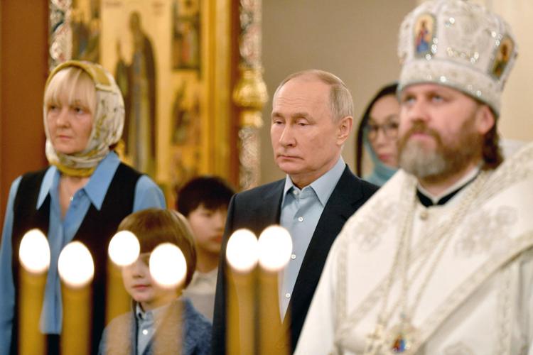 Vladimir Putin alla messa per il Natale ortodosso - Afp