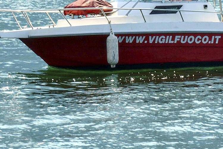 Barca dei vigili del fuoco - Fotogramma